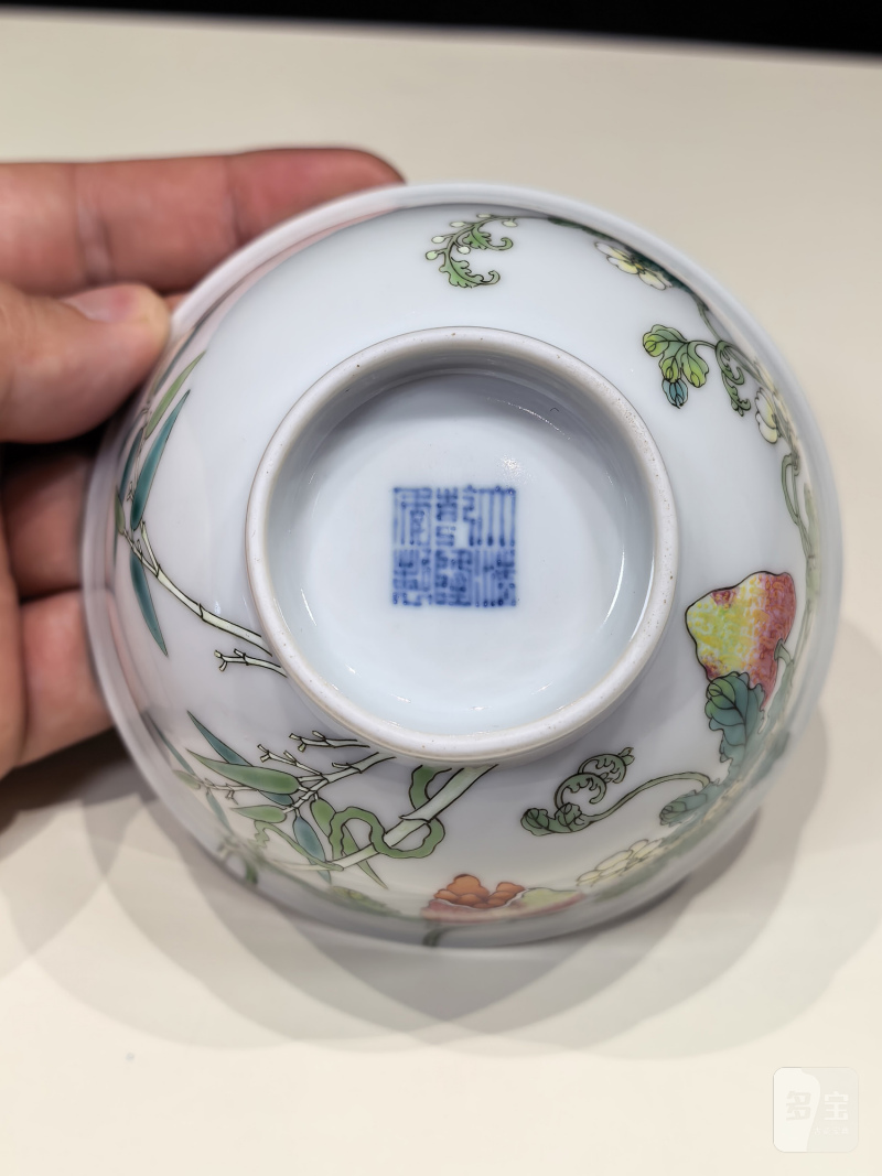 清乾隆 粉彩过枝癞瓜纹碗 - 图16